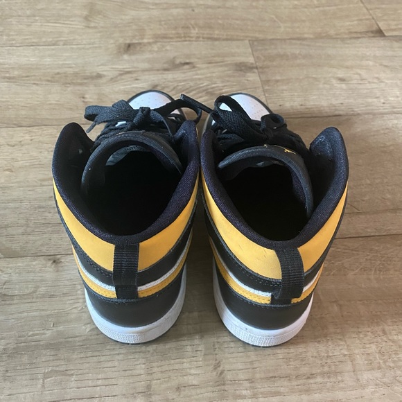 Air Jordan 1 Mid’s 3Y / 5W - Picture 9 of 13